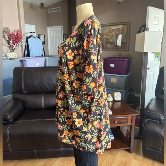 Lularoe multicolored floral oversized scoop neck tunic-size L - Picture 7 of 9